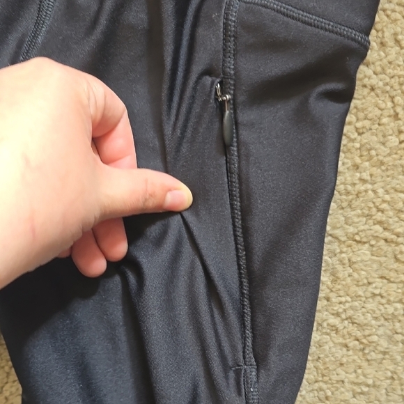 Under Armour Capri Leggings Athletic Running‎ Workout Pockets Black Size Sm - Picture 3 of 6